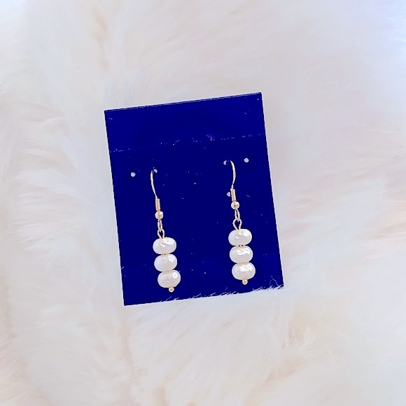 New *Authentic Triple Set of Freshwater Pearls 7mm x 5mm Dangle Gold Earrings - Picture 8 of 15